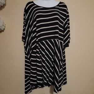 30 32 Shark Bite Top from the Avenue